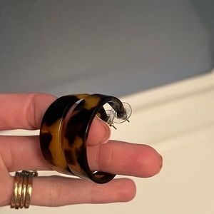 Tortoiseshell Hoop Earrings — Bold and retro!